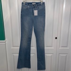 NWT Good American flare light wash jean size 8/29